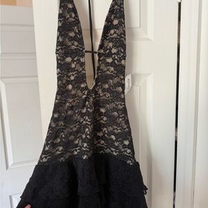 Elegant Black Lace Backless Dress